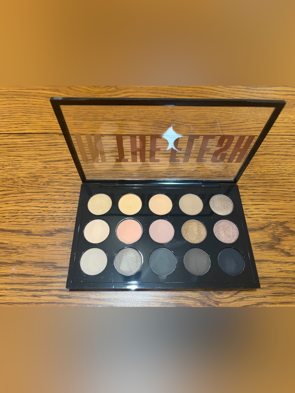 MAC Neutral Eyeshadow Palette IN THE FLESH